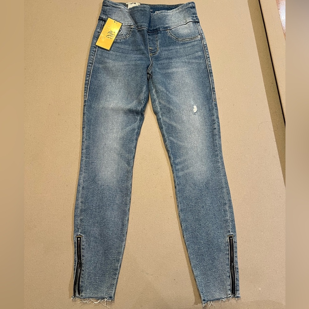 NWT Rock & Republic Skinny Jeans 4M